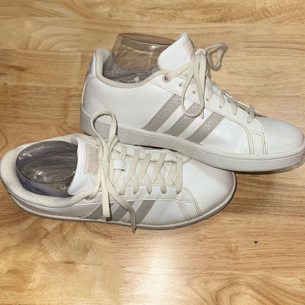 Adidas CF Advantage Cloud foam Ladies  Sneakers 9.5 white‎ grey